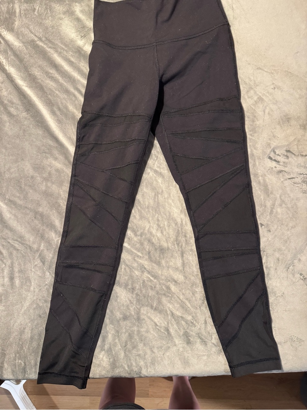 Lululemon Black Mesh Panel Leggings – Size 6